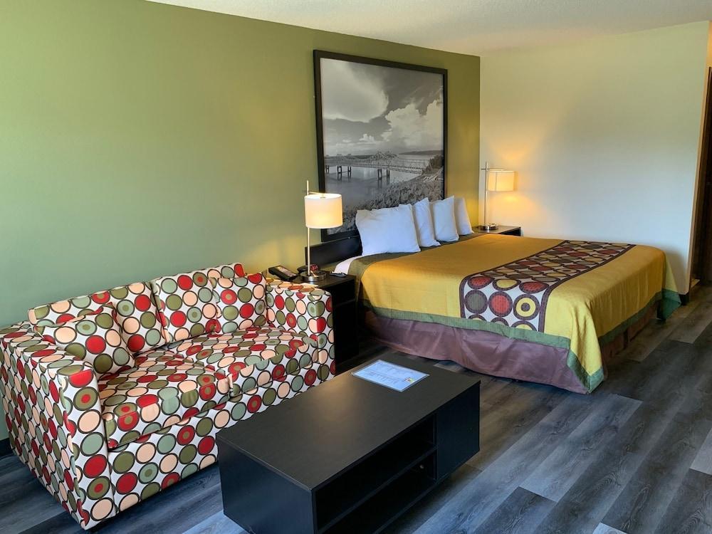 Super 8 By Wyndham Clinton Hotel Екстериор снимка