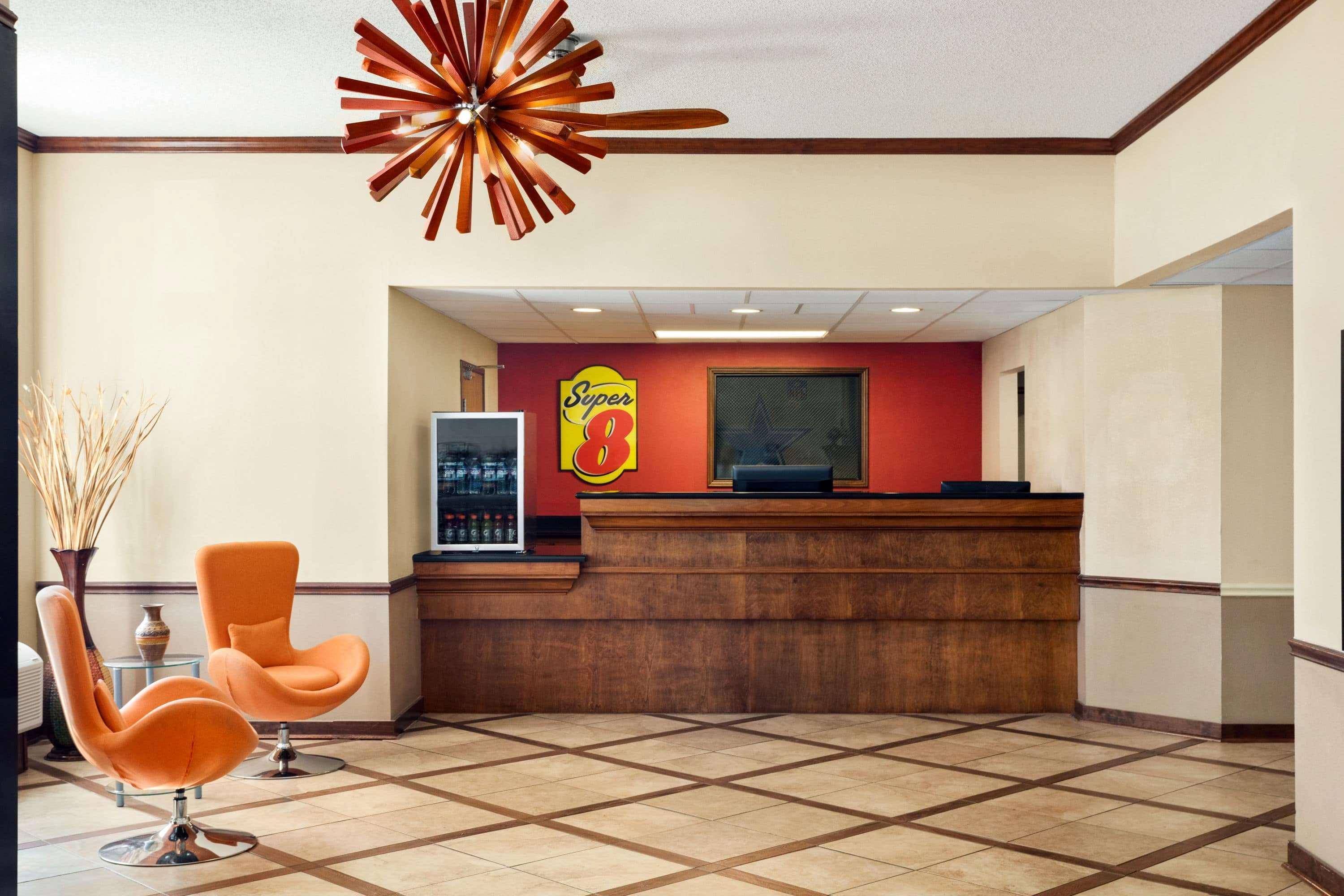 Super 8 By Wyndham Clinton Hotel Екстериор снимка
