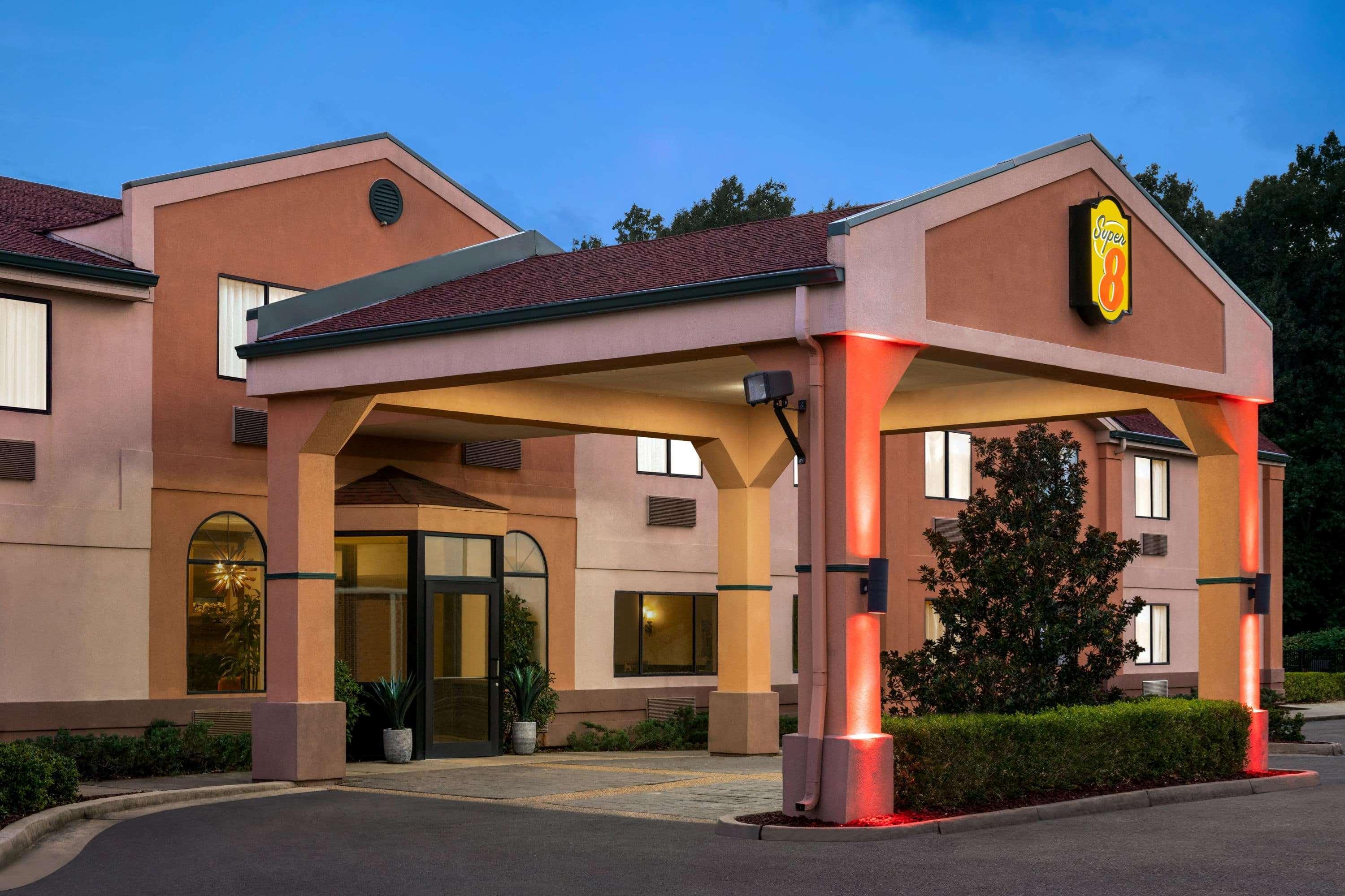 Super 8 By Wyndham Clinton Hotel Екстериор снимка
