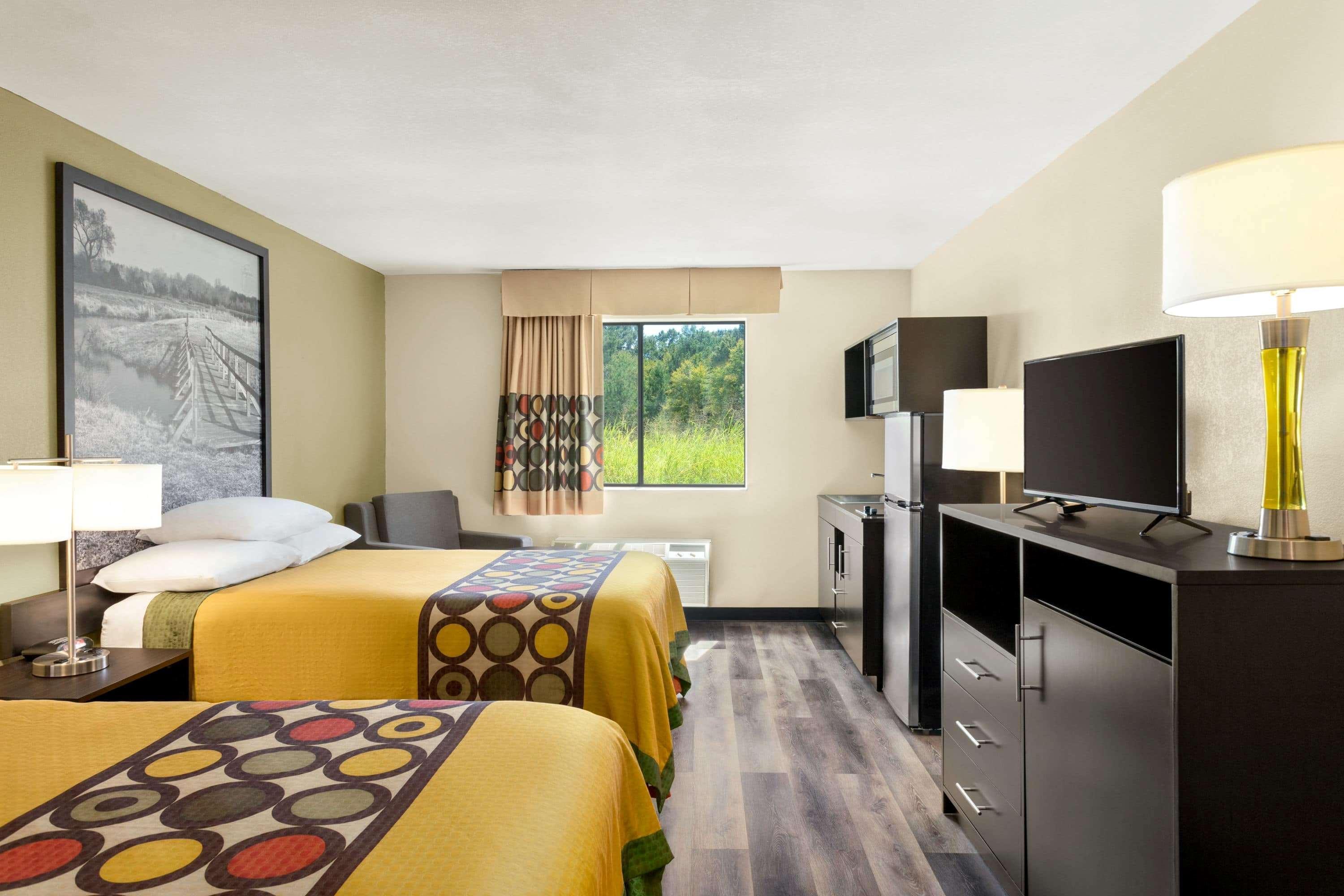 Super 8 By Wyndham Clinton Hotel Екстериор снимка